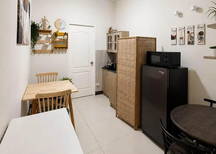 Bright & Homey In Tomas Morato *